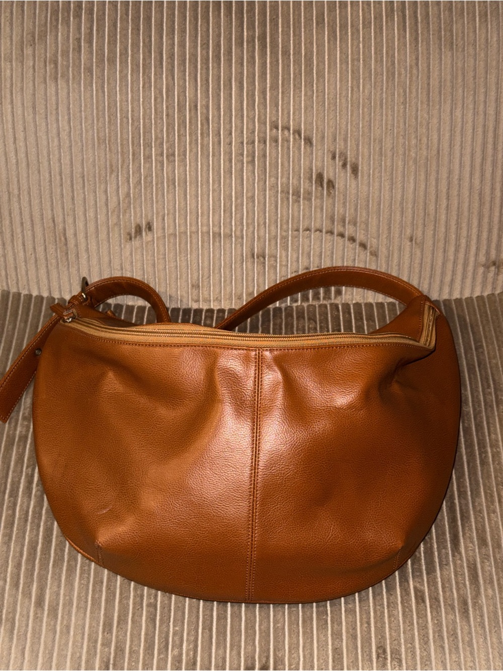 Classic Leather Hobo Bag - Cognac Brown